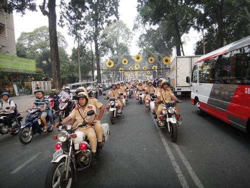 TP Hồ Chí Minh ra quân thực hiện nhiệm vụ Năm An toàn giao thông 2015